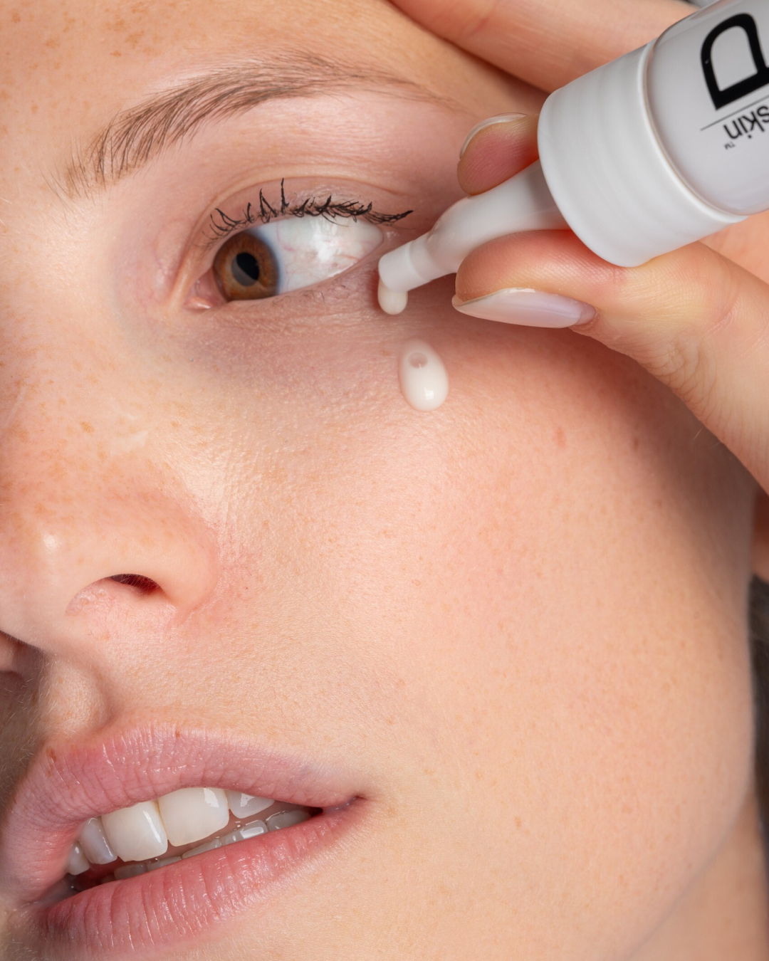 EL KIT DEL CÓDIGO DEL VERANO PARA EL CONTORNO DE OJOS